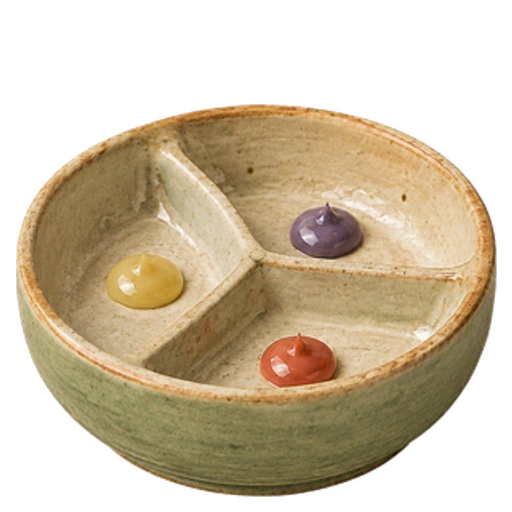 Ceramic dish with three hollows for linden blossom, moss and cedar samples